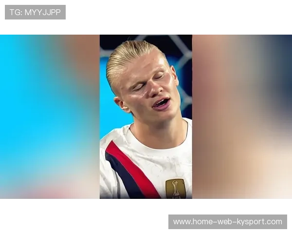 哈兰德在私下学做面包，被拍到揉面笑成表情包